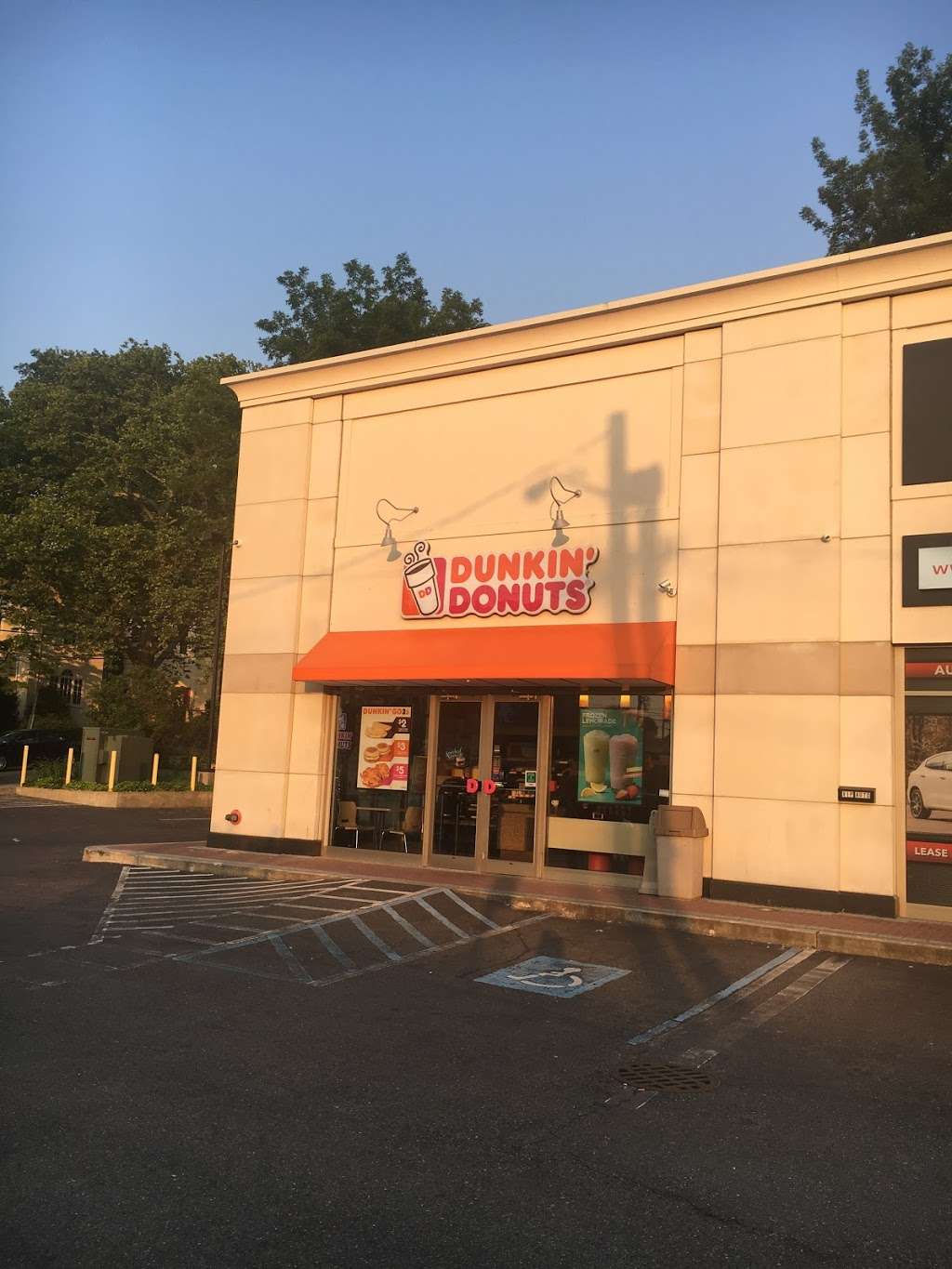 Dunkin | 164 Northern Blvd, Great Neck, NY 11021, USA | Phone: (516) 487-3561