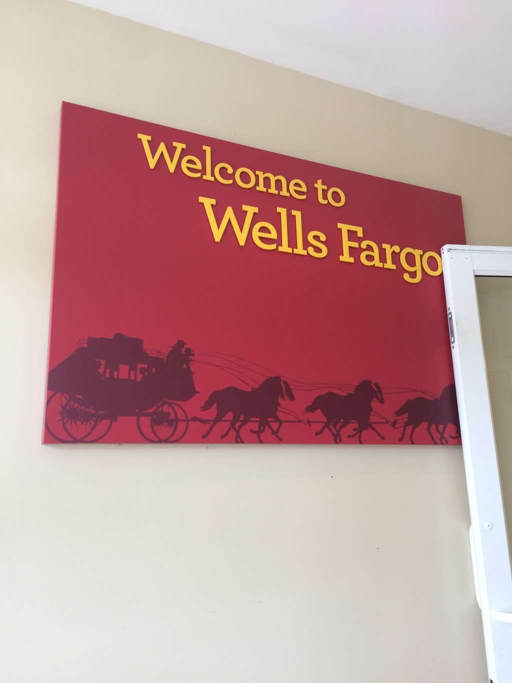 Wells Fargo Bank | 9906 Glades Rd, Boca Raton, FL 33434, USA | Phone: (561) 447-2400