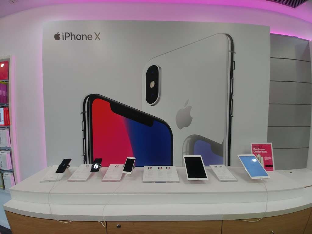 T-Mobile | 391 Nesconset Hwy, Hauppauge, NY 11788, USA | Phone: (631) 265-2424