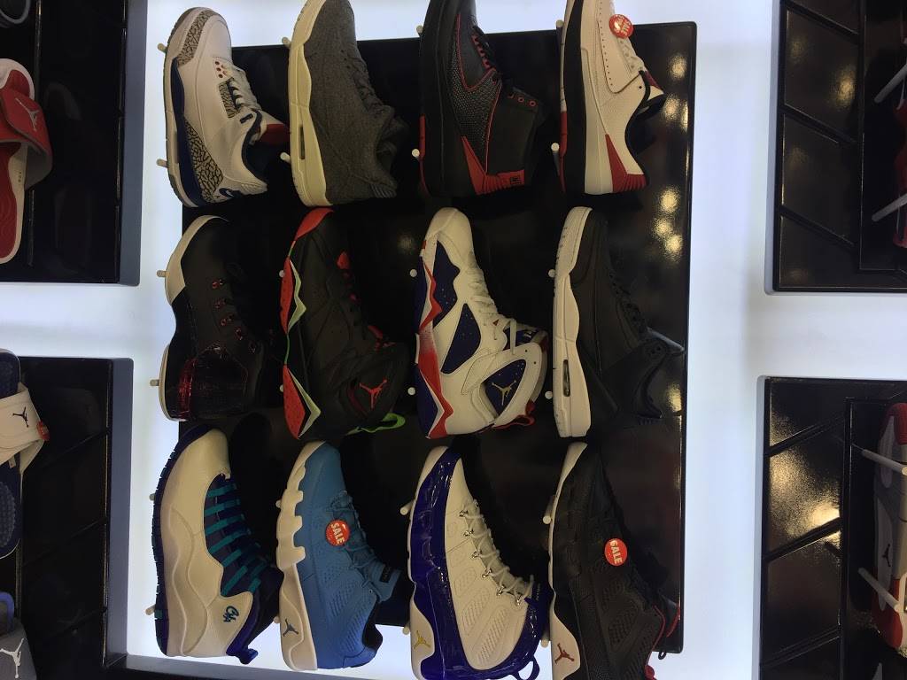 Shoe Palace | 5150 E Kings Canyon Rd, Fresno, CA 93727, USA | Phone: (559) 458-0805