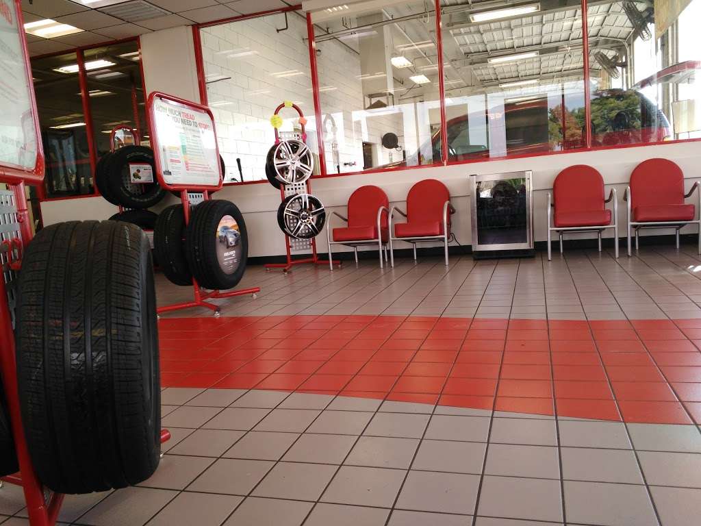 Discount Tire | 7231 W Indian School Rd, Phoenix, AZ 85033, USA | Phone: (623) 846-3809