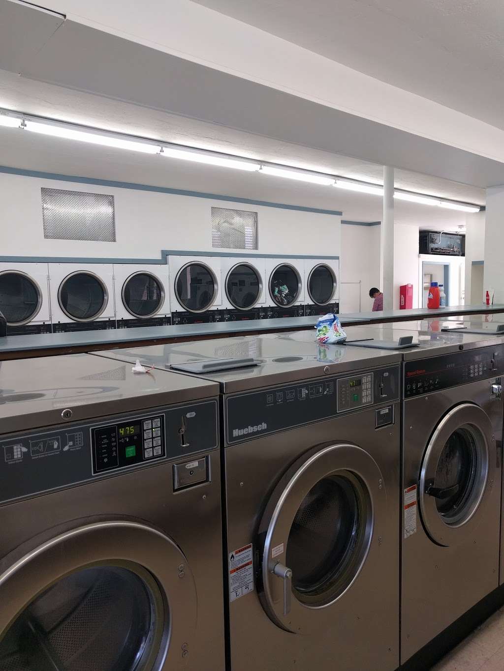 Scottys Laundromat & Wash and Fold Services | 684 N Fair Oaks Ave, Sunnyvale, CA 94085, USA | Phone: (408) 720-0194