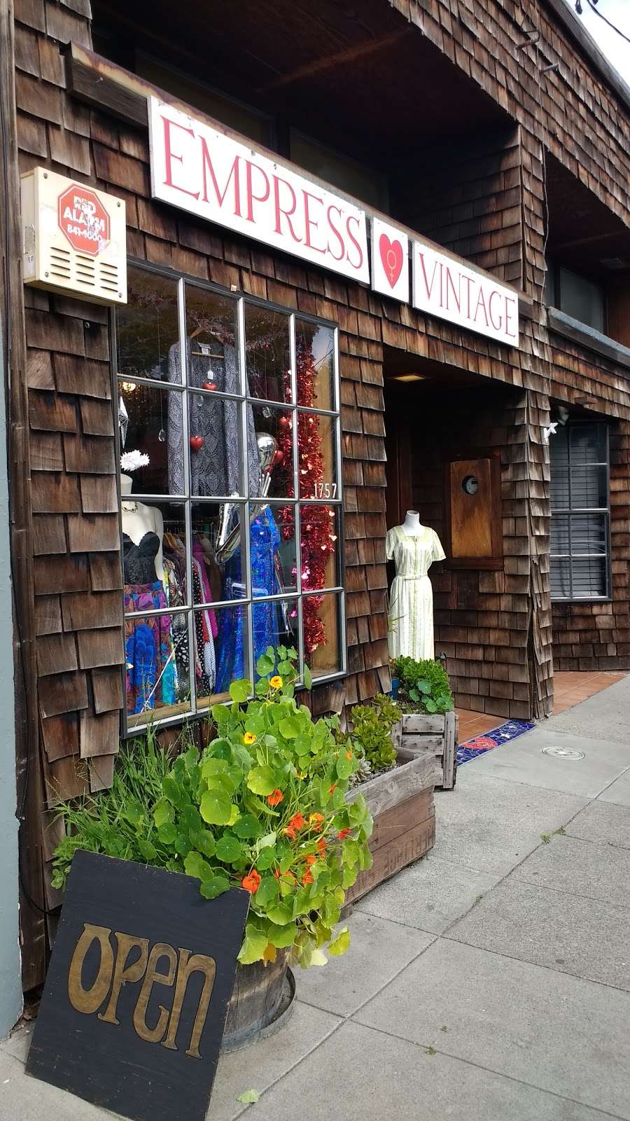 Empress Vintage | 1757 Alcatraz Ave, Berkeley, CA 94703, USA | Phone: (510) 542-6196