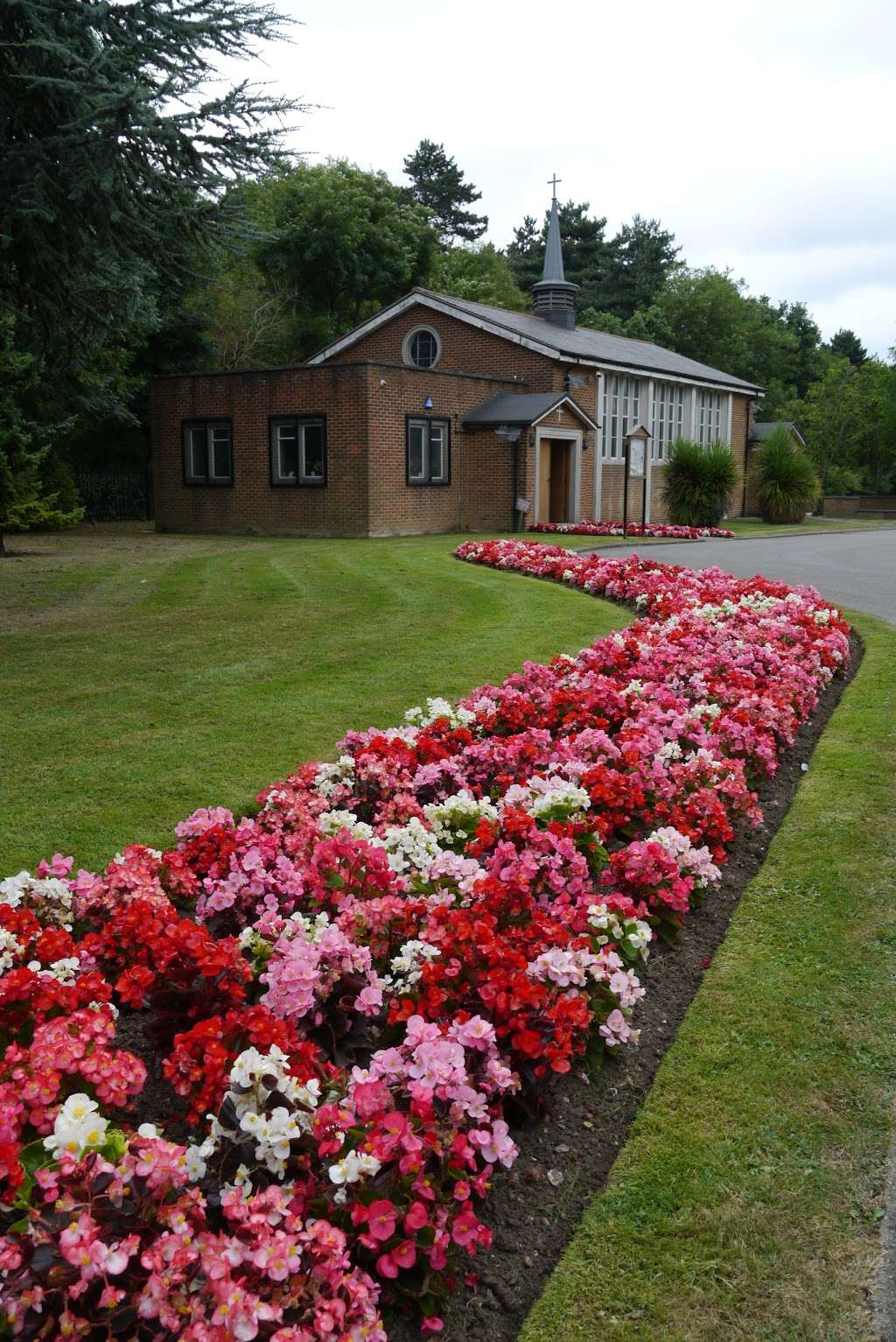 Trent Park Cemetery | Cockfosters Rd, Barnet EN4 0DZ, UK | Phone: 020 7527 8300