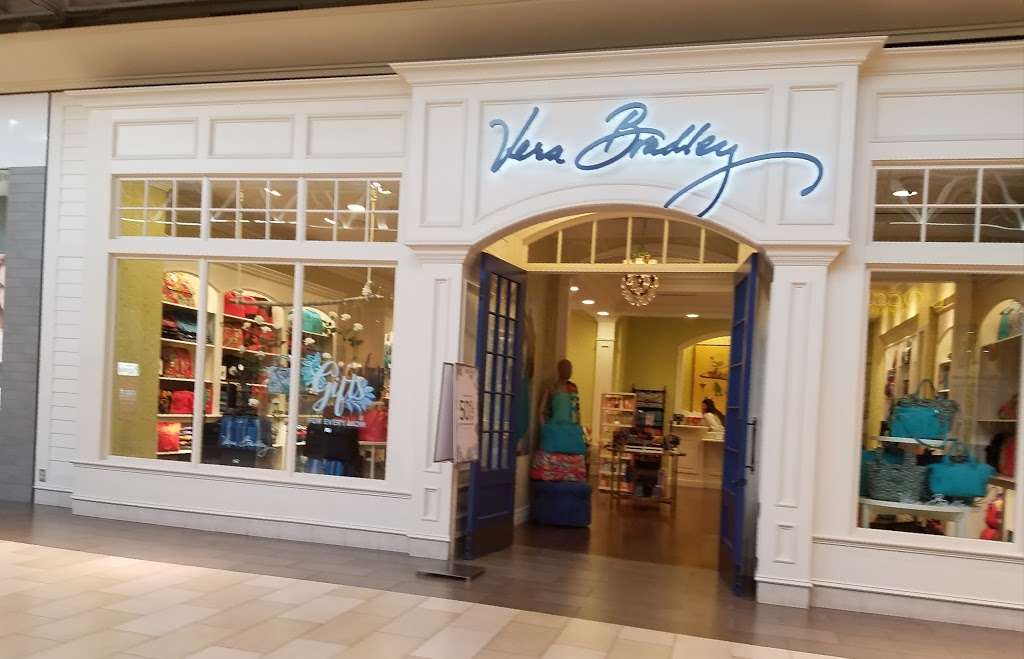 Vera Bradley | 510 Christiana Mall, Newark, DE 19702, USA | Phone: (302) 733-0880