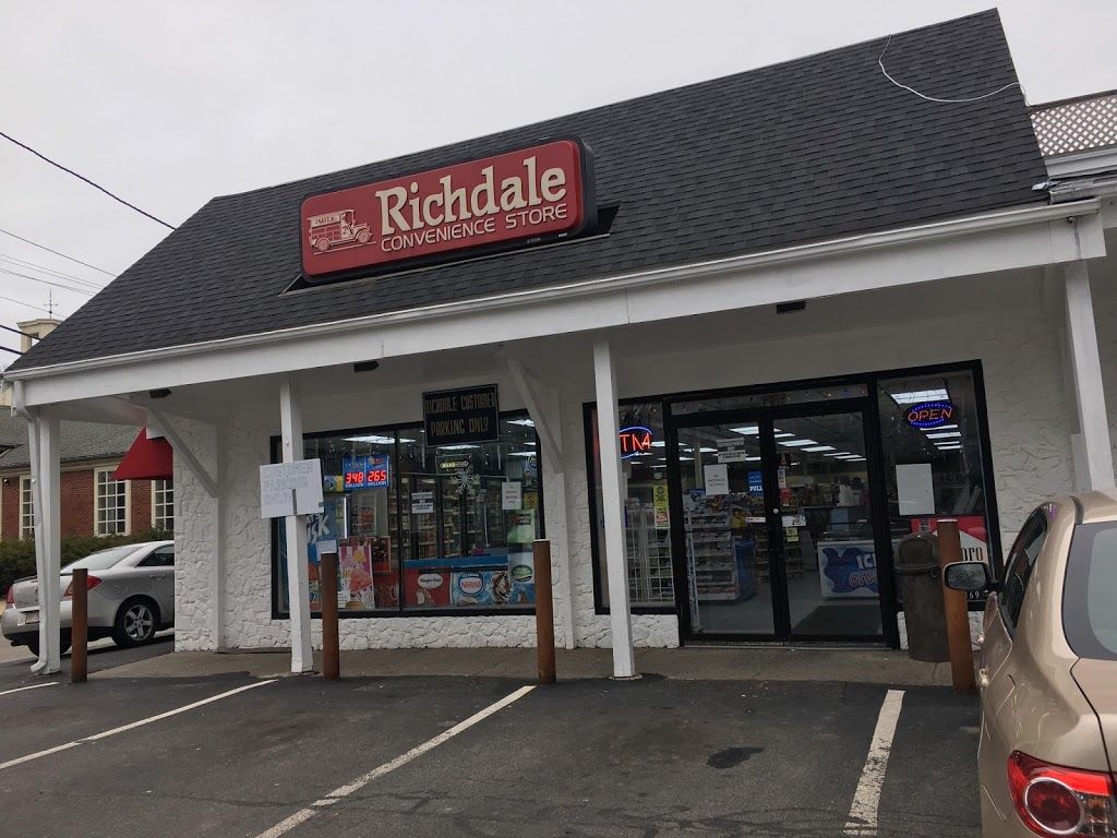 Richdale Convenience Store | 29 Smith St, Marblehead, MA 01945, USA | Phone: (781) 631-4869