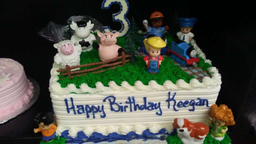 Cakes By Maggi | 1360 US-92, Auburndale, FL 33823, USA | Phone: (863) 965-8658