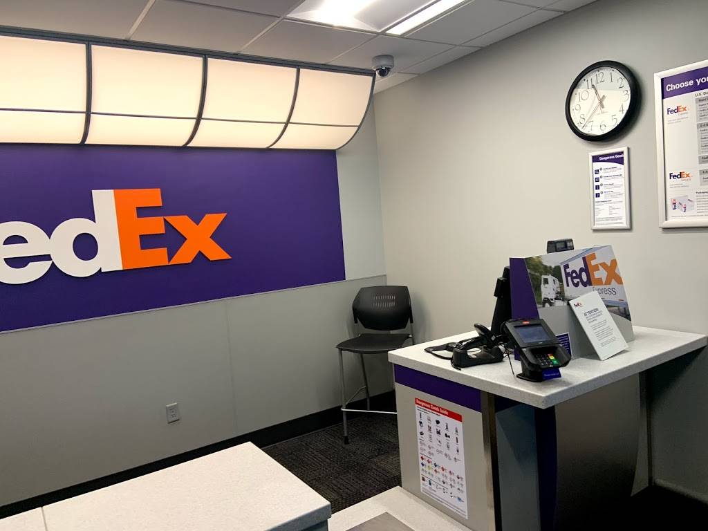 FedEx Ship Center | 2800 Earhart Ct, Hebron, KY 41048, USA | Phone: (800) 463-3339