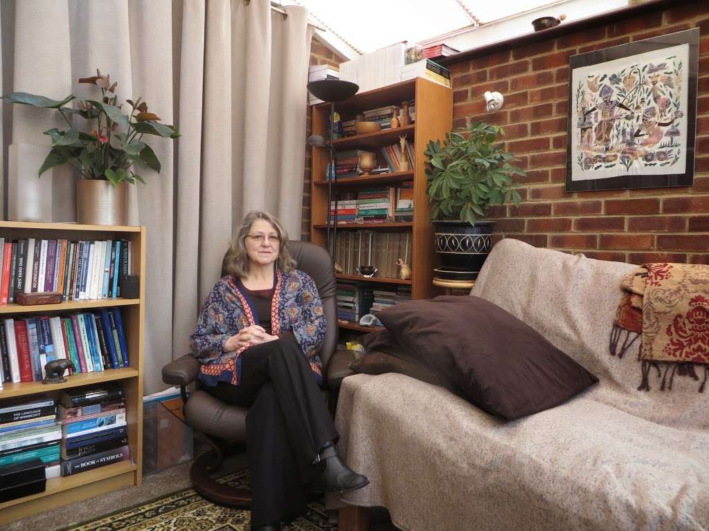 Lynda Norton: Psychotherapy & Jungian Analysis in Welwyn Garden  | 4 The Shaws, Welwyn Garden City AL7 2HR, UK | Phone: 01707 695353