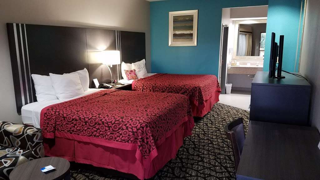 Days Inn & Suites by Wyndham Houston North-Spring | 16021 North Fwy, Houston, TX 77090, USA | Phone: (281) 631-5983