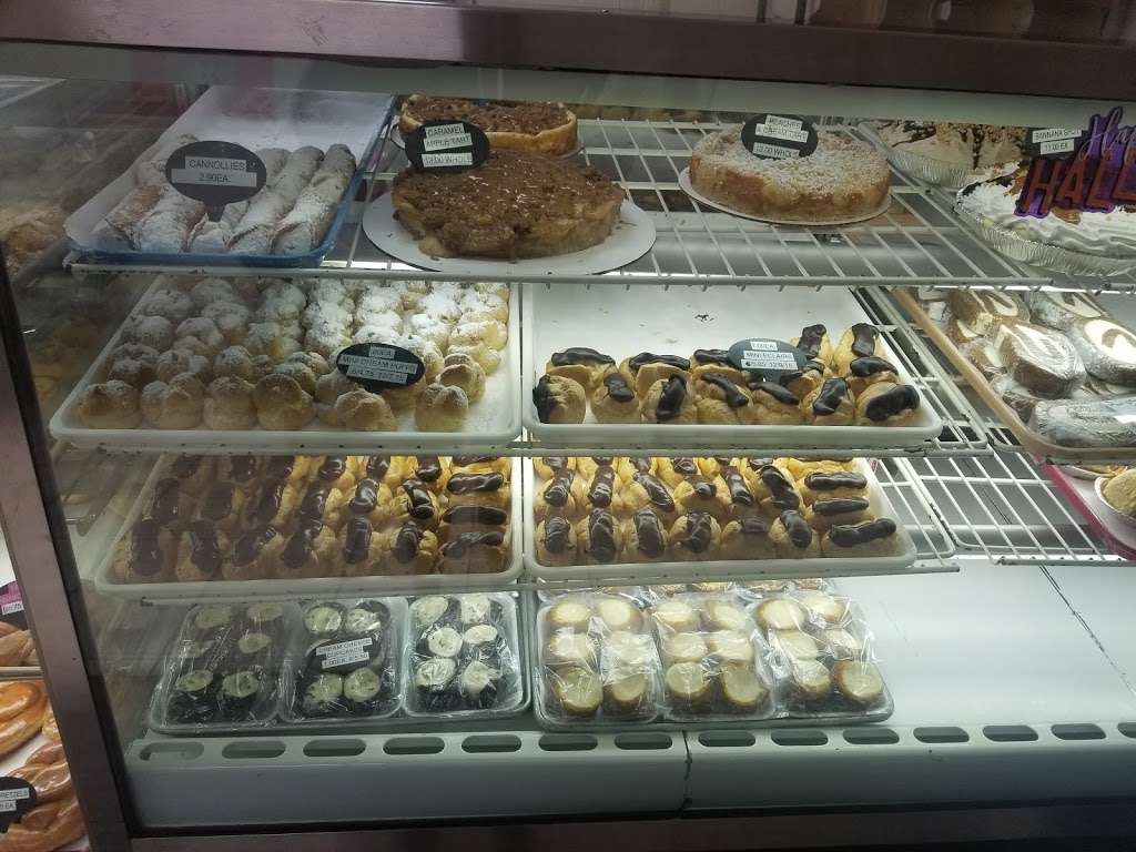 Dutch-Maid Bakery | 4925 Kutztown Rd, Temple, PA 19560, USA | Phone: (610) 929-9924