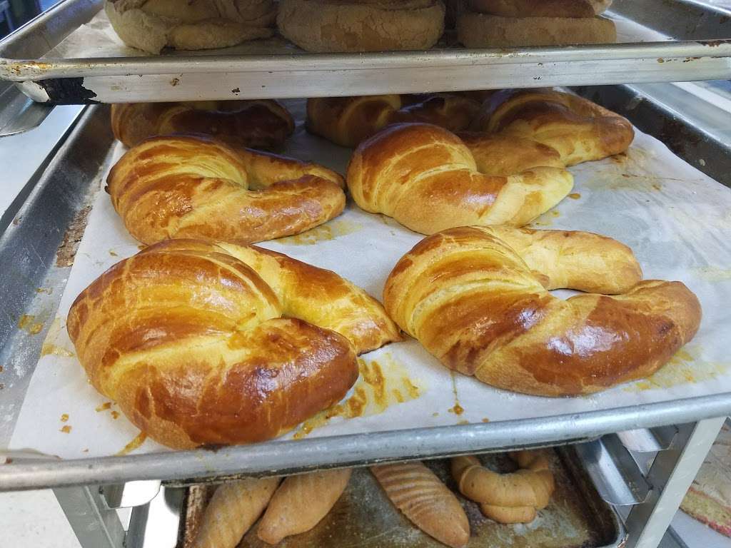 Escalonas bakery | 4220 Slauson Ave, Maywood, CA 90270, USA | Phone: (323) 509-9580