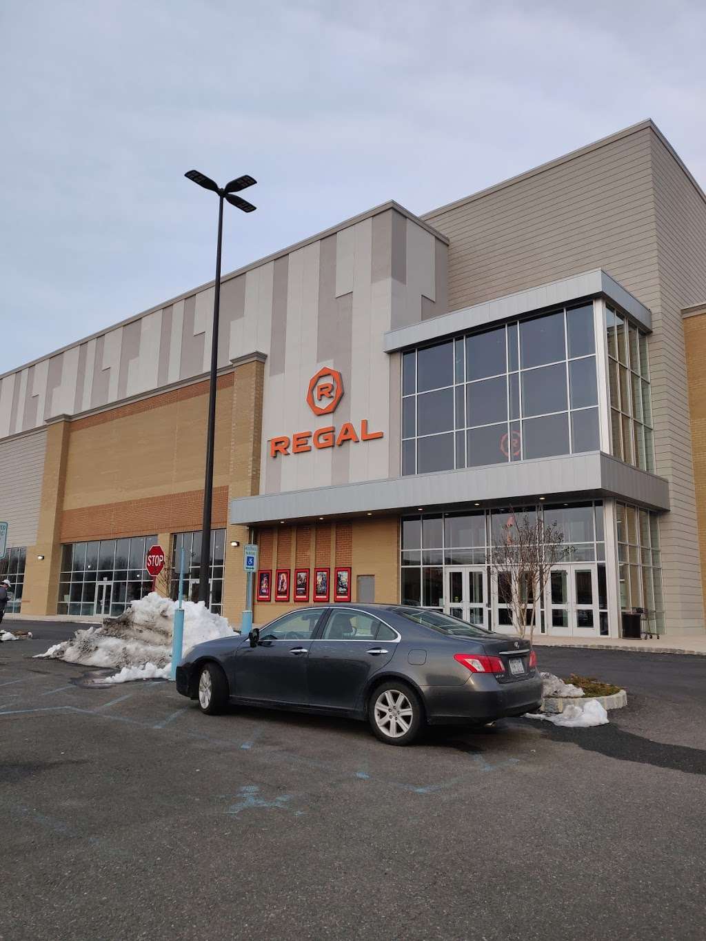 Regal Bricktown Charleston | 165 Bricktown Way, Staten Island, NY 10309, USA | Phone: (929) 284-4958