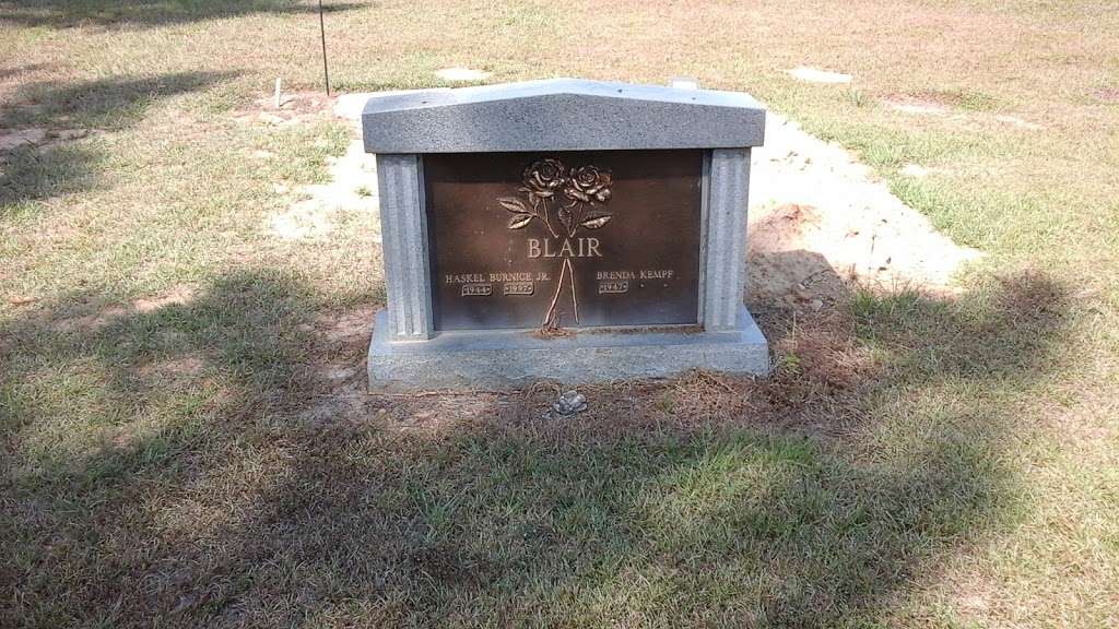 Holly Grove Cemetery – Holly Grove, Texas | County Line Rd S, Livingston, TX 77351, USA | Phone: (936) 685-5143