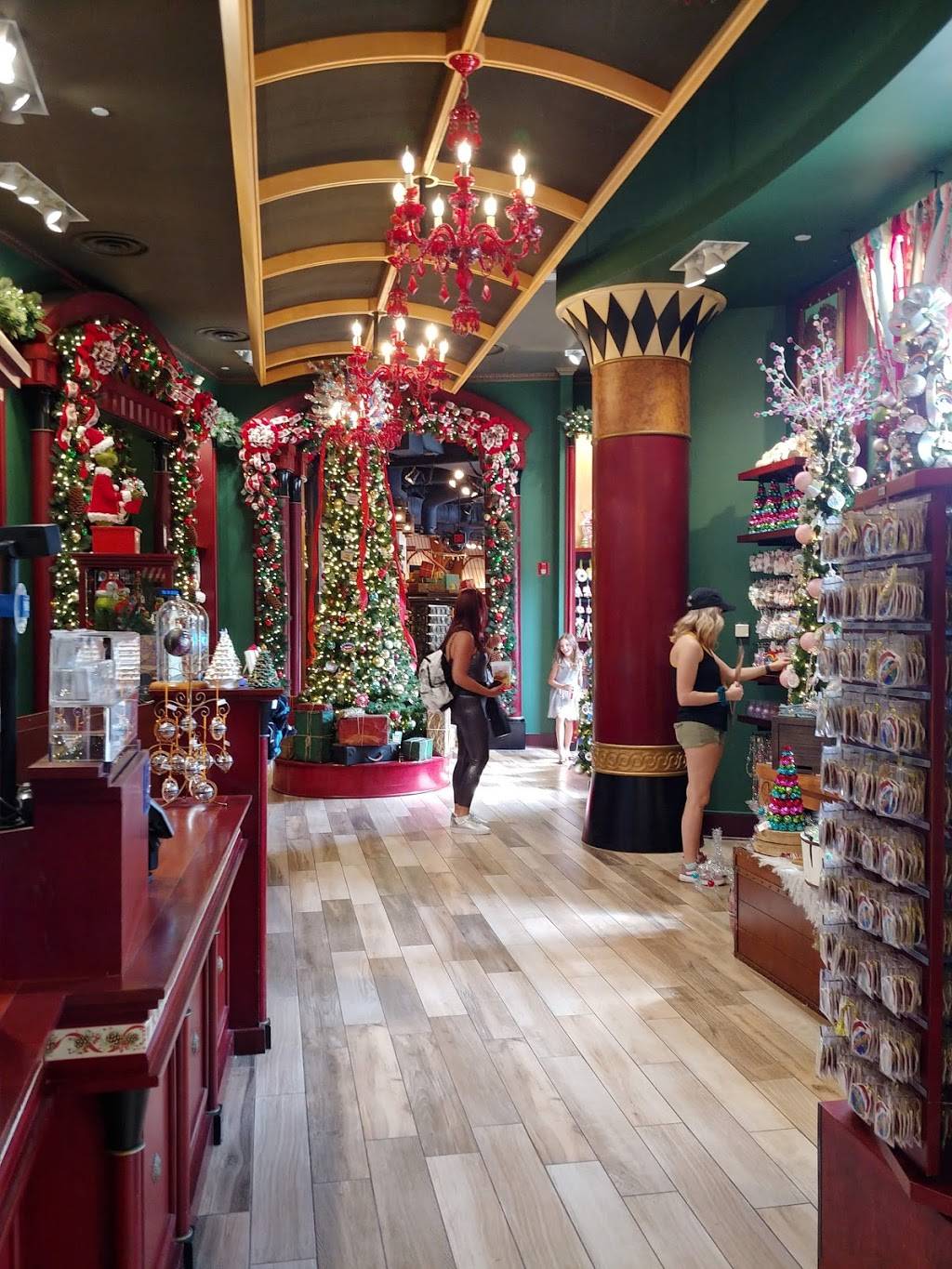 Port of Entry Christmas Shoppe | 6000 Universal Blvd, Orlando, FL 32819, USA | Phone: (407) 363-8000