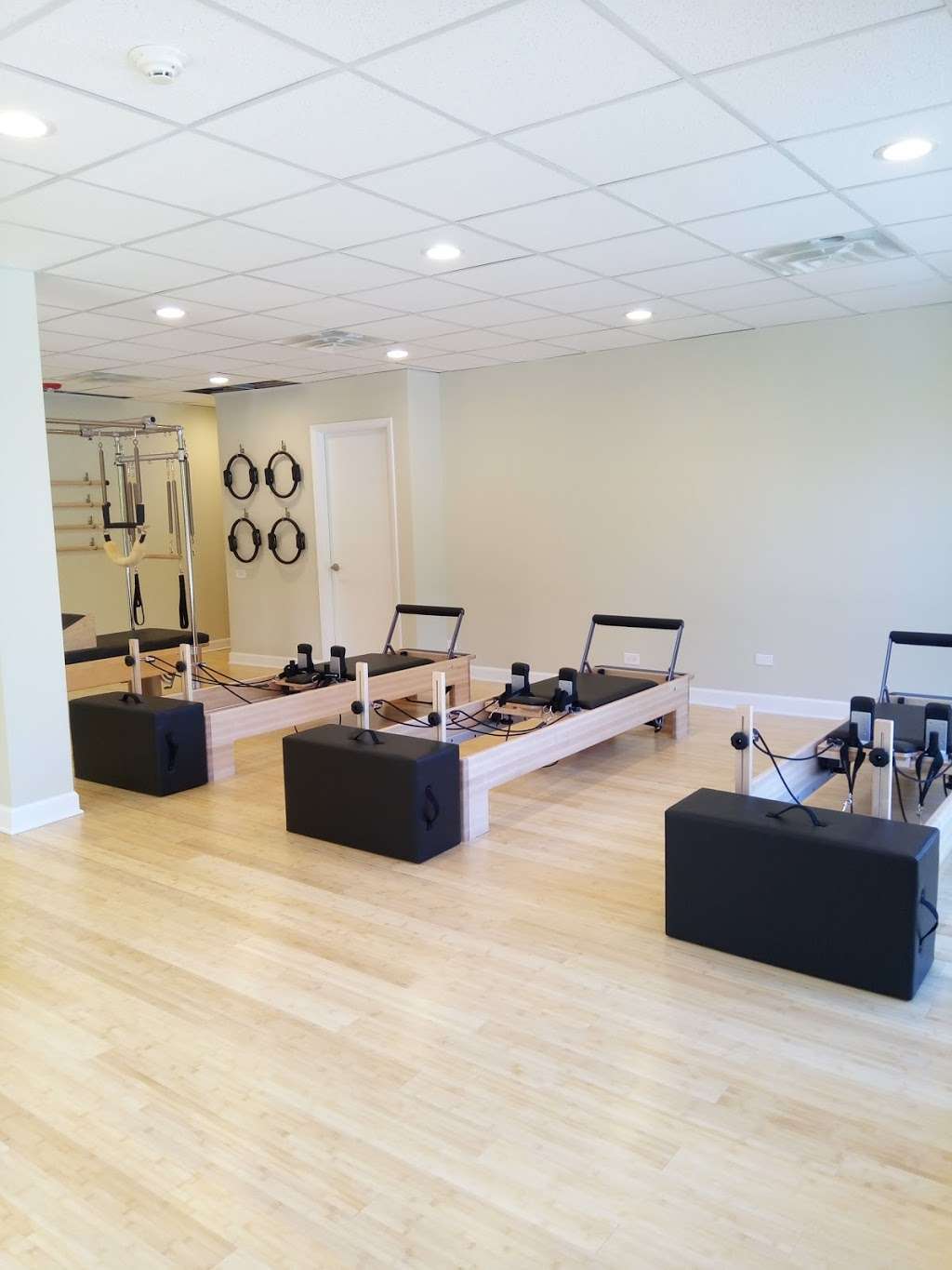 Flow Plus Pilates | 2580 Waukegan Ave, Highland Park, IL 60035, USA | Phone: (847) 780-3846