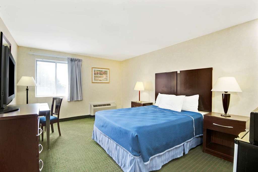 Howard Johnson by Wyndham Bethel | 21 Stony Hill Rd, Bethel, CT 06801, USA | Phone: (203) 743-3855