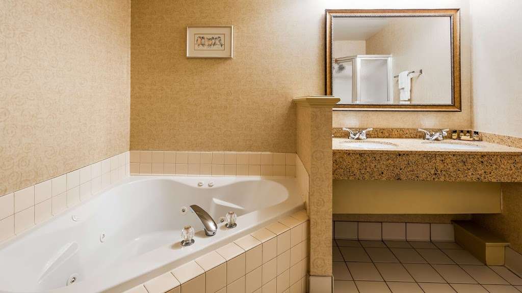 Best Western Plus Revere Inn & Suites | 3063 Lincoln Hwy E, US-30, Paradise, PA 17562, USA | Phone: (717) 687-7683