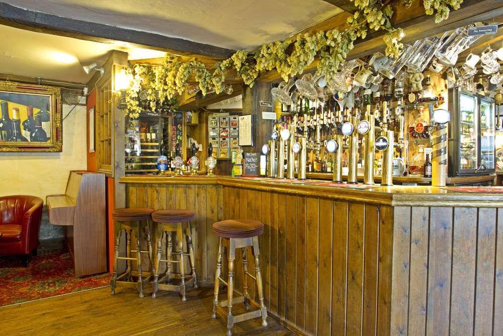 Camden Arms Hotel | 1 High St, Pembury, Tunbridge Wells TN2 4PH, UK | Phone: 01892 822012