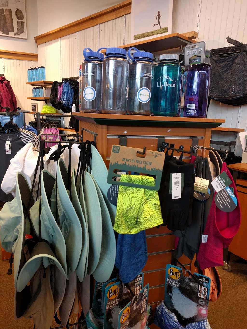 L.L. Bean | 3301 Center Valley Pkwy, Center Valley, PA 18034, USA | Phone: (610) 798-4400