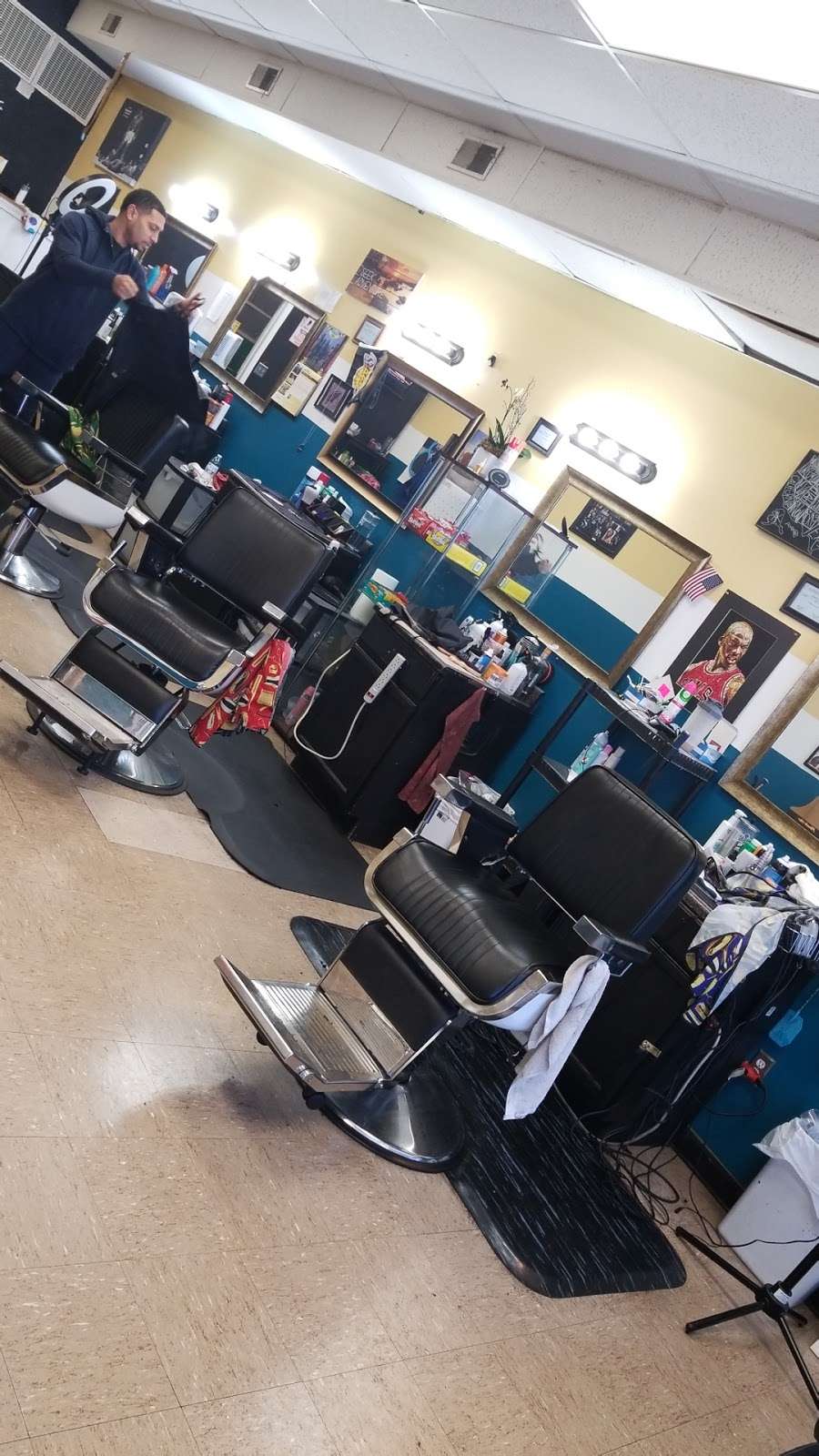 Headlinaz Barbershop | 1511 N Arlington Ave, Indianapolis, IN 46219, USA | Phone: (317) 985-3959