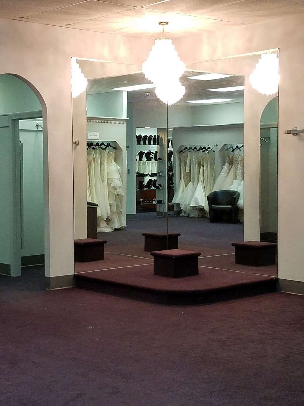 Jeanettes Bride N Boutique | 10386 Festival Ln, Manassas, VA 20109, USA | Phone: (703) 369-1998