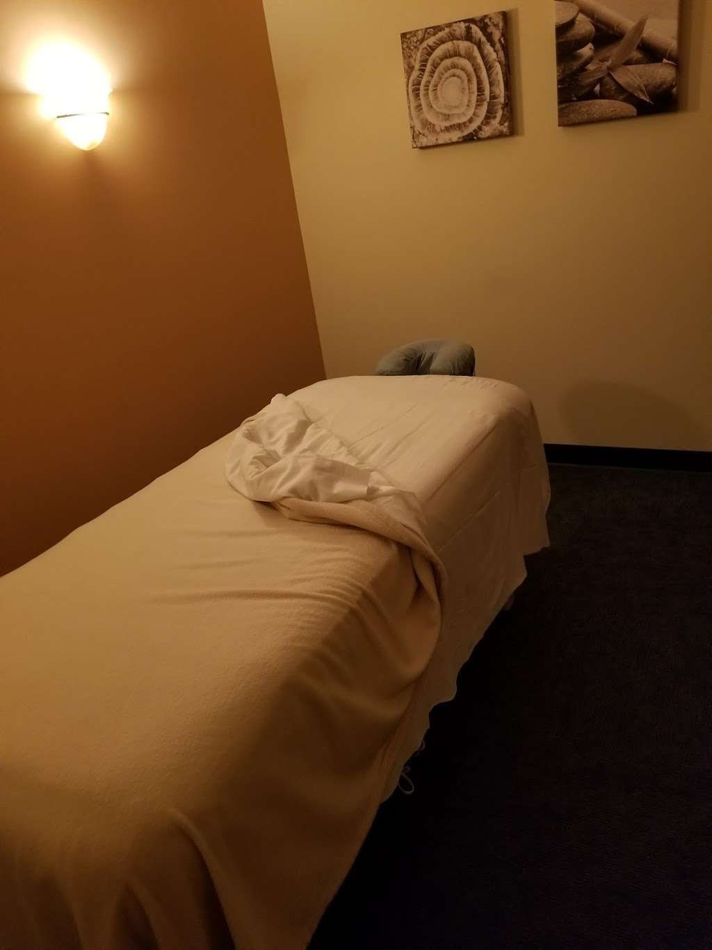 Hand and Stone Massage and Facial Spa | 1048 U.S. 9, Parlin, NJ 08859, USA | Phone: (908) 514-8900