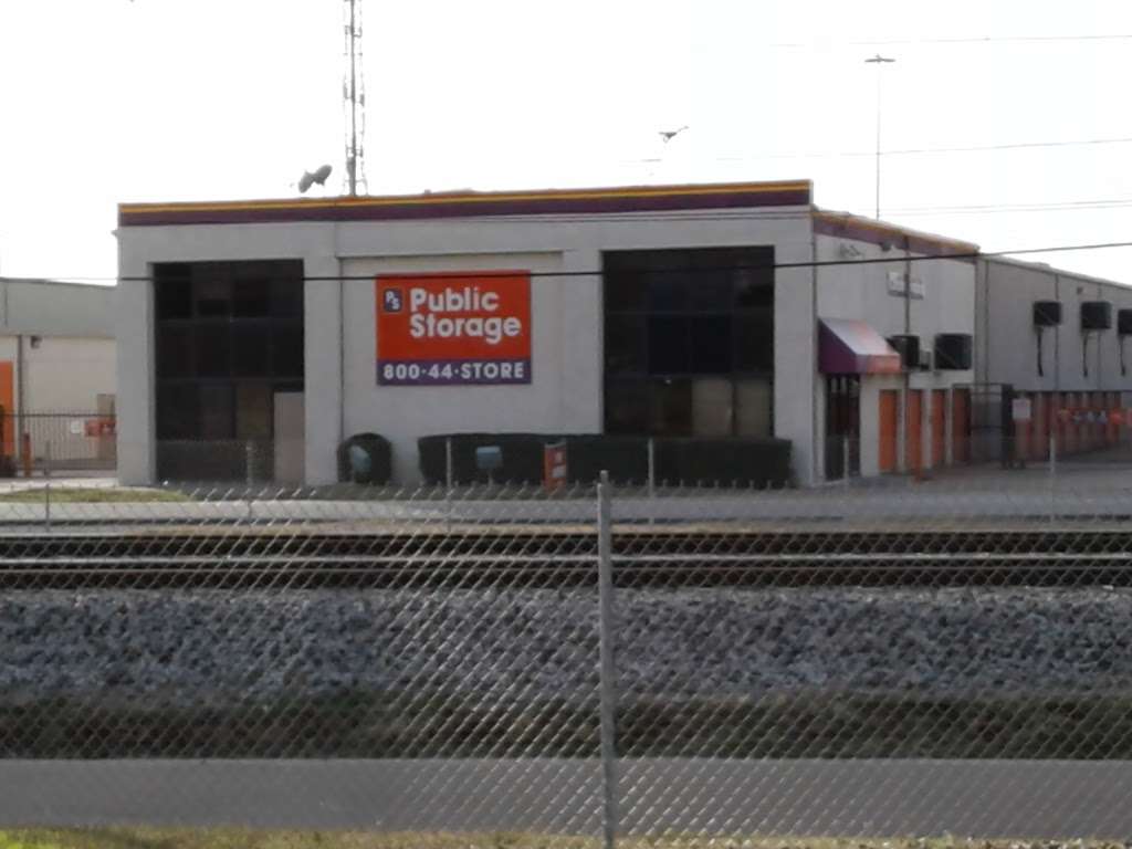 Public Storage | 12075 Denton Dr, Dallas, TX 75234, USA | Phone: (972) 763-5429