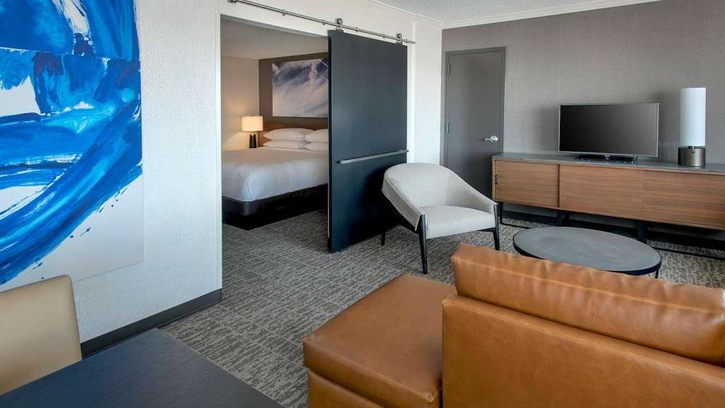 Newark Liberty International Airport Marriott | Newark Liberty International Airport 1 Hotel Road, Newark, NJ 07114, USA | Phone: (973) 623-0006