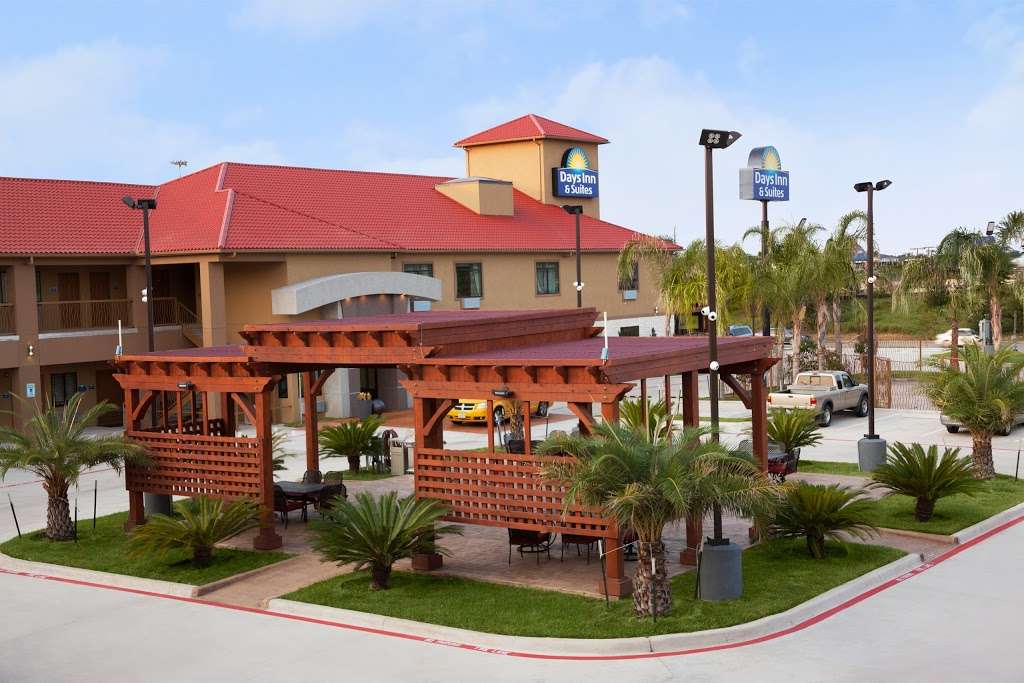 Days Inn & Suites by Wyndham Houston North-Spring | 16021 North Fwy, Houston, TX 77090, USA | Phone: (281) 631-5983