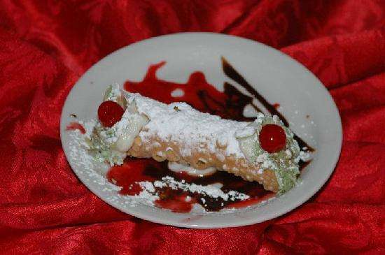 Holi Cannoli | N7065 US-12, Elkhorn, WI 53121, USA | Phone: (262) 742-2500