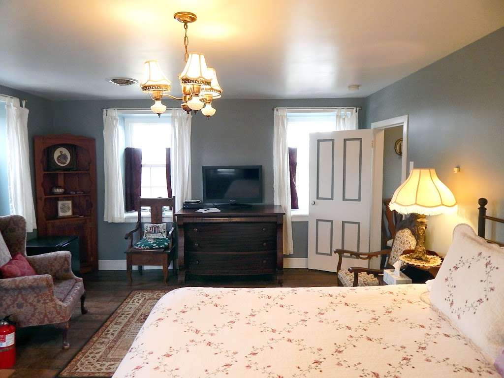 Battlefield Bed and Breakfast | 2264 Emmitsburg Rd, Gettysburg, PA 17325, USA | Phone: (717) 334-8804