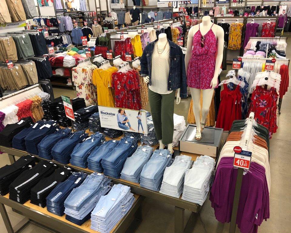 Old Navy Outlet - with Curbside Pickup | 2200 Tanger Blvd Suite 530, Washington, PA 15301, USA | Phone: (724) 749-8015