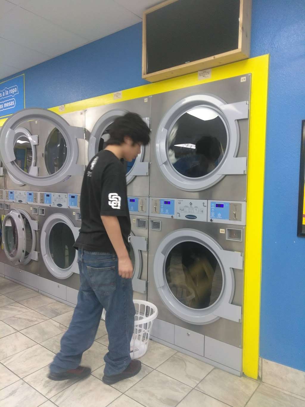 Malone Laundromat | 621 W Malone Ave, San Antonio, TX 78225, USA | Phone: (210) 531-0520