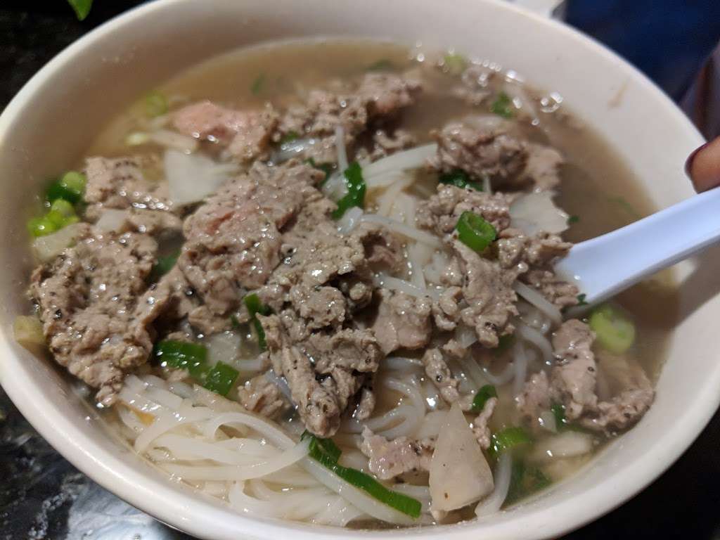 Pho 555 | 1098 S Federal Blvd, Denver, CO 80219, USA | Phone: (303) 936-1000