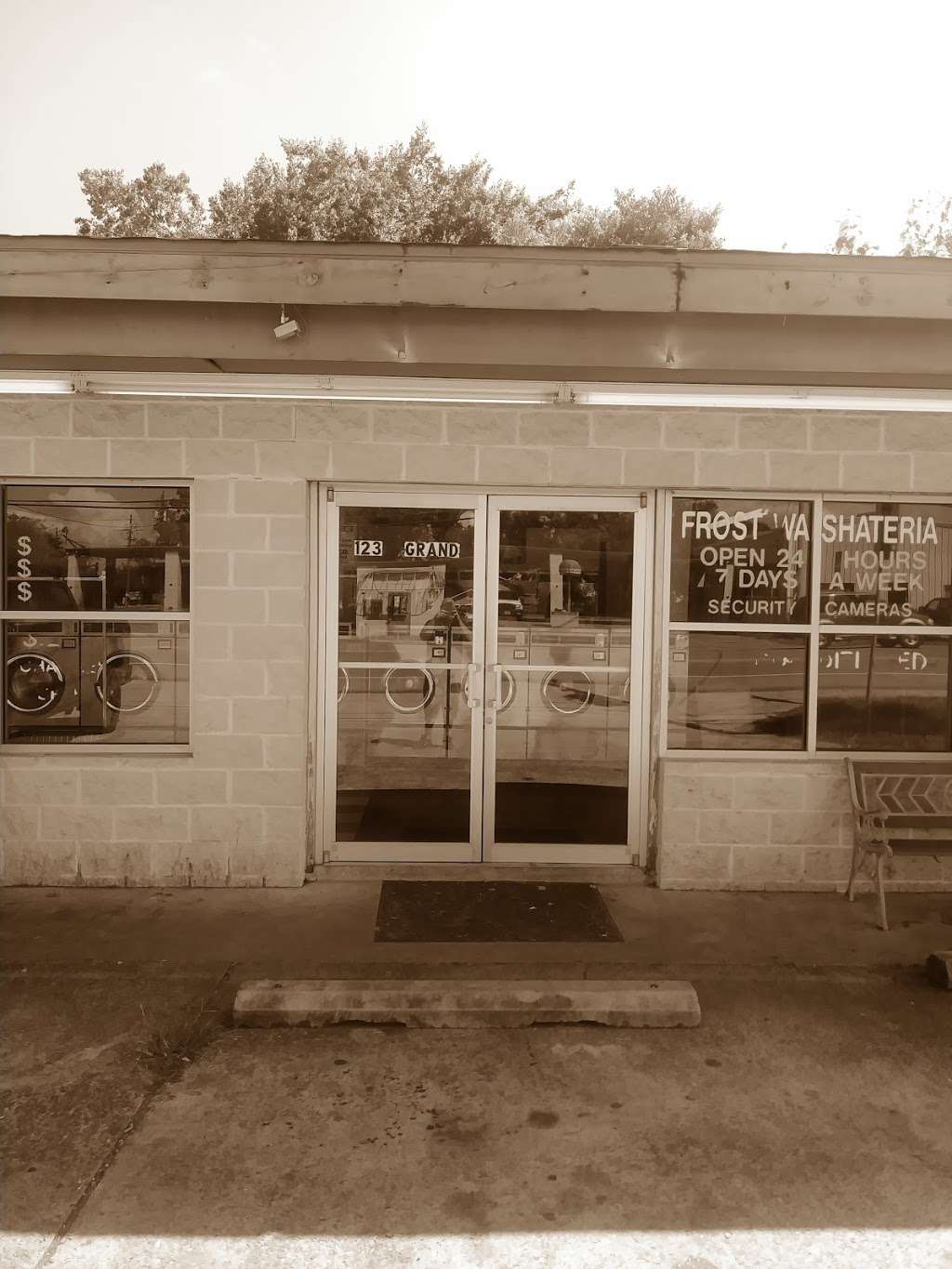 Frost 24hr. Washateria | 123 Grand Ave, Bacliff, TX 77518, USA | Phone: (409) 443-6140