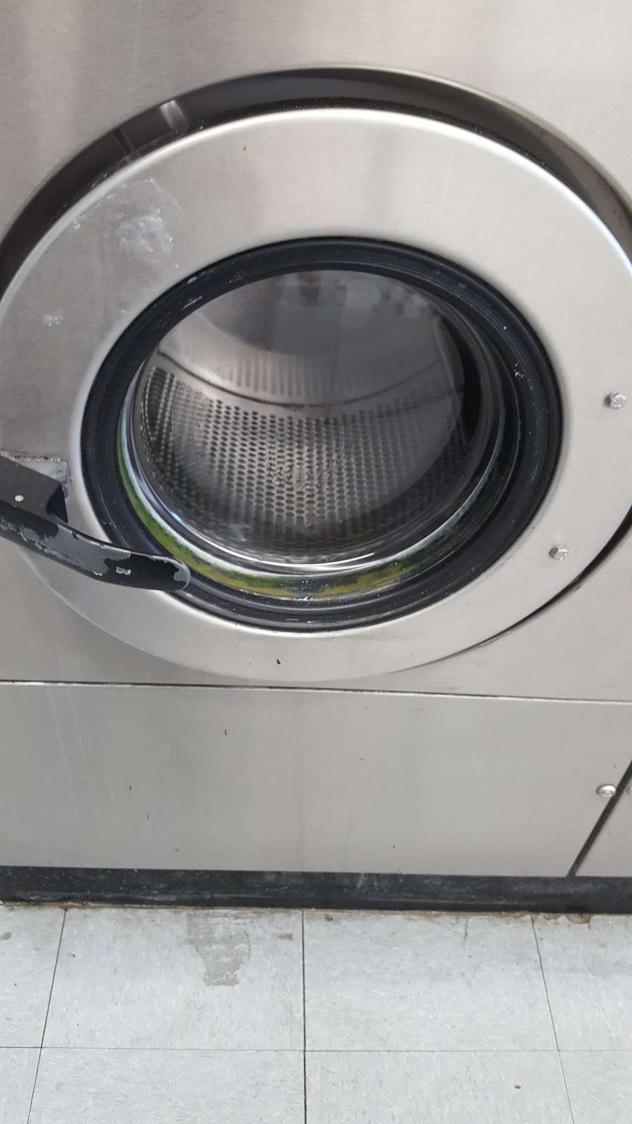 Rosy’s Coin Laundry | 8434 Laurel Canyon Blvd, Sun Valley, CA 91352, USA | Phone: (818) 331-2187