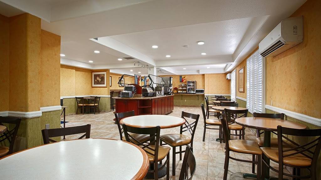 Best Western Plus Raffles Inn & Suites | 2040 S Harbor Blvd, Anaheim, CA 92802, USA | Phone: (714) 750-6100