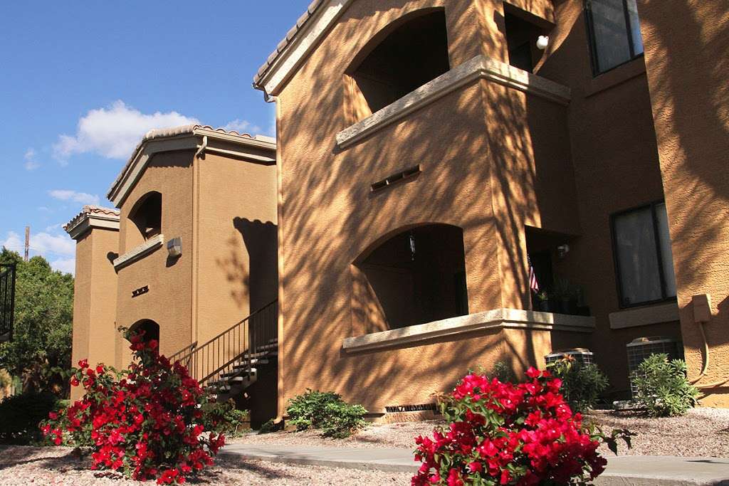 RidgeGate Apartments | 2811 W Deer Valley Dr, Phoenix, AZ 85027, USA | Phone: (833) 733-6281