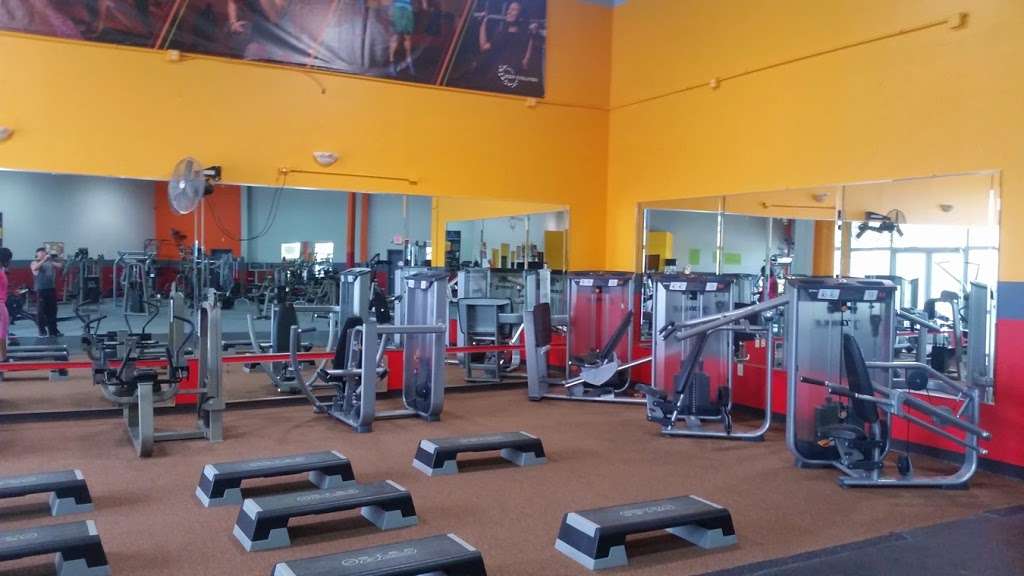 Body Evolution Fitness Center | 12155 Shadow Creek Pkwy #111, Pearland, TX 77584, USA | Phone: (713) 340-0001