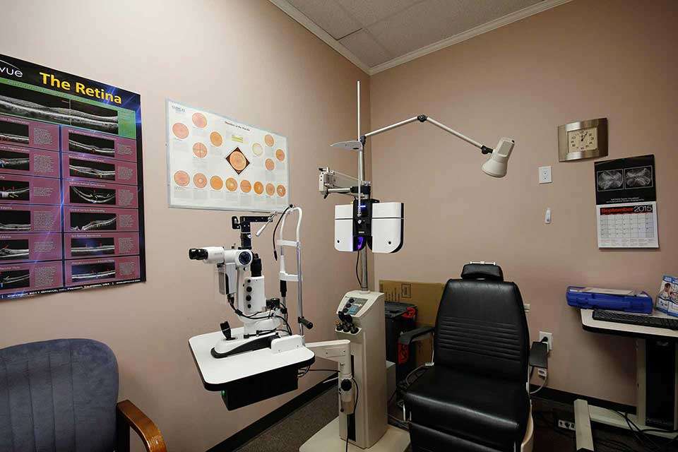 Spring Eye Associates: Dr. Crosby Wallace, OD | 6640 Cypresswood Dr #105, Spring, TX 77379, USA | Phone: (281) 355-9090