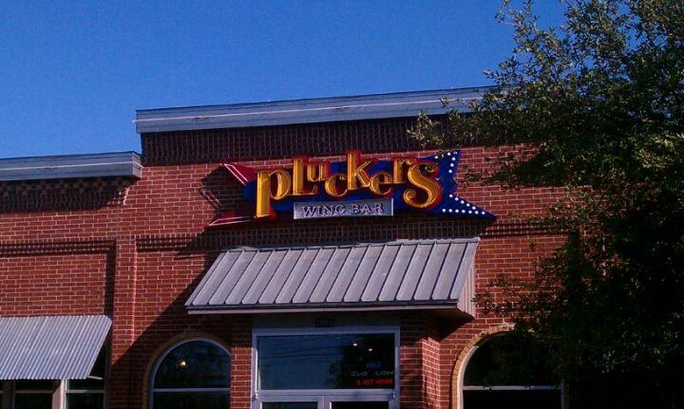 Pluckers Wing Bar | 3909-B S Lamar Blvd, Austin, TX 78704, USA | Phone: (512) 443-9464