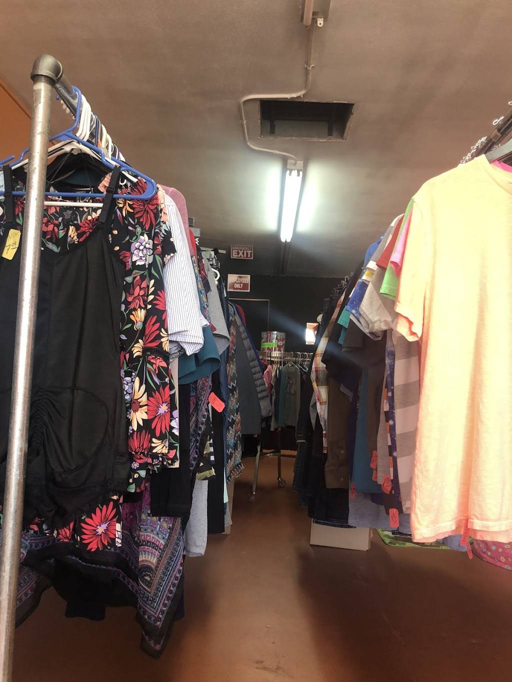 Fashion Thrift Store | 1001 San Mateo Blvd SE, Albuquerque, NM 87108, USA | Phone: (505) 322-9187