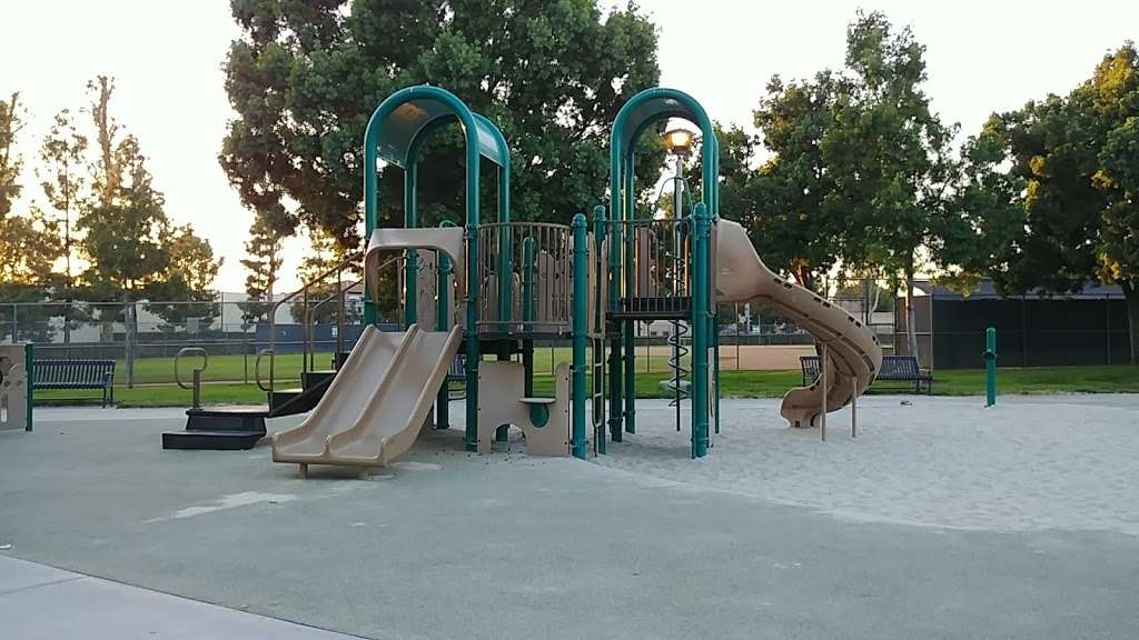 Hicks Canyon Park | 3864 Viewpark Ave, Irvine, CA 92602, USA | Phone: (949) 724-6827