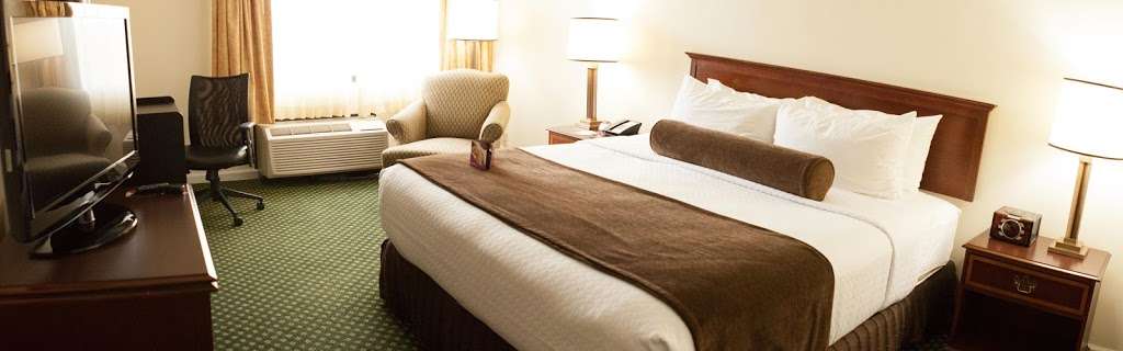 Crowne Plaza Hickory | 1385 Lenoir Rhyne Blvd SE, Hickory, NC 28602, USA | Phone: (828) 323-1000