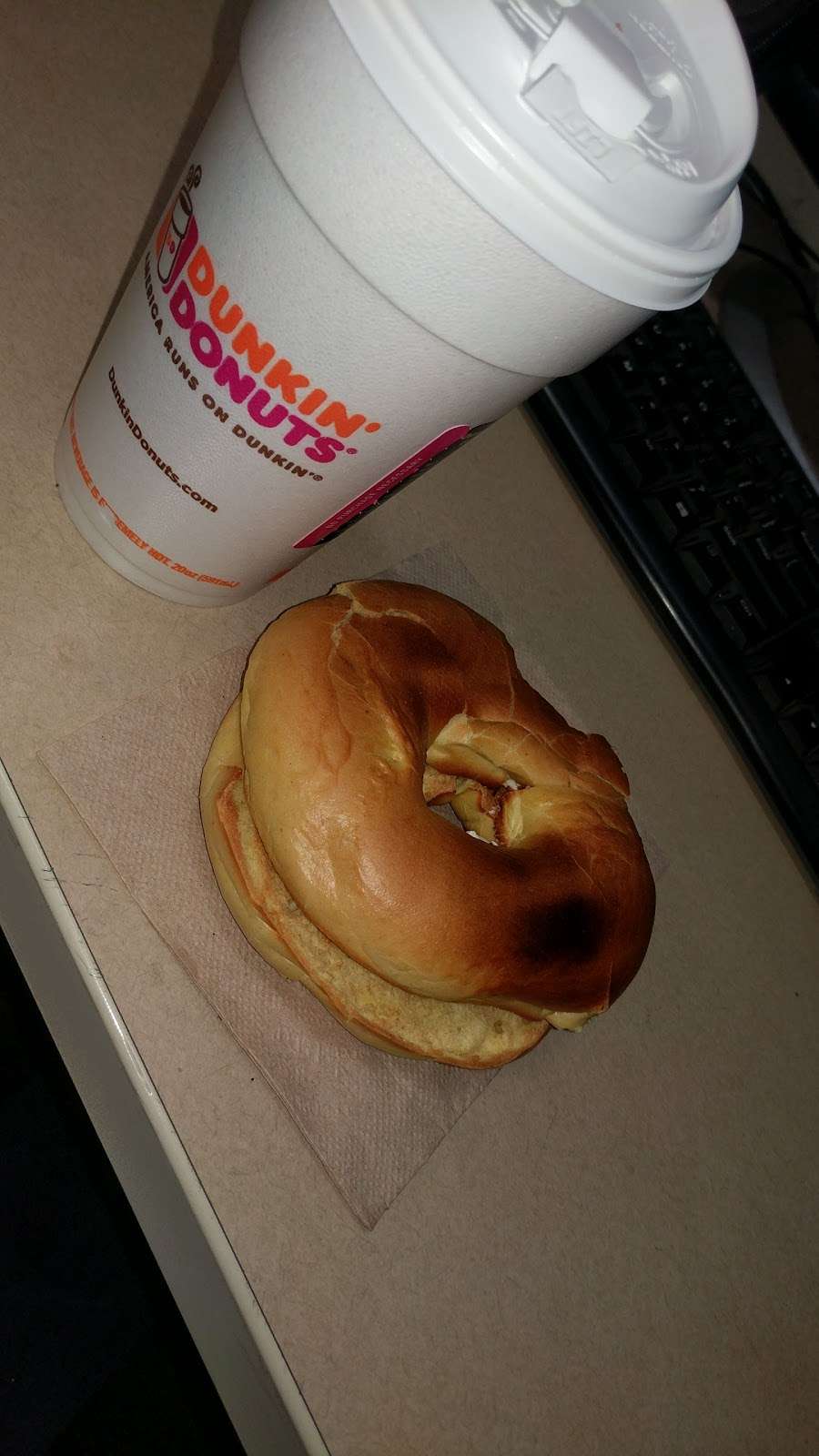 Dunkin | 216 County Ave, Secaucus, NJ 07094, USA | Phone: (201) 863-2001