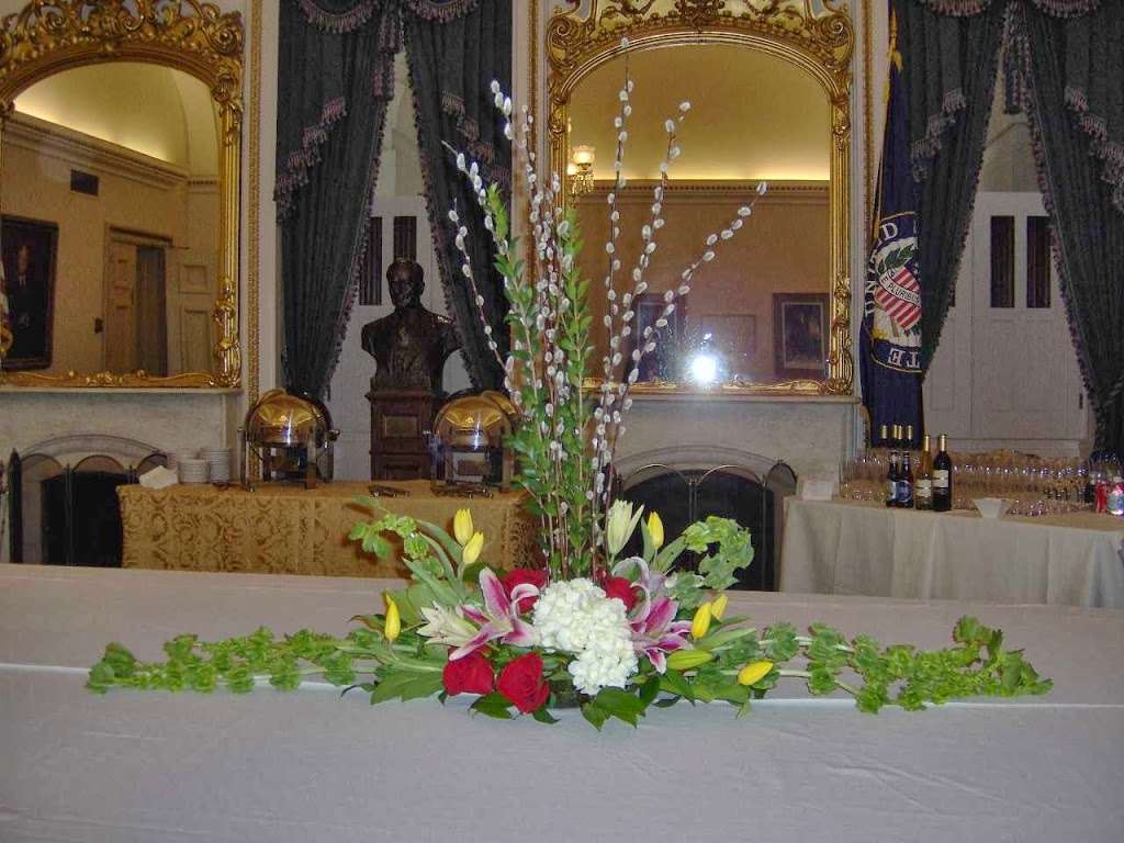 Surroundings Florist | 1023 E Capitol St SE, Washington, DC 20003, USA | Phone: (202) 546-2125