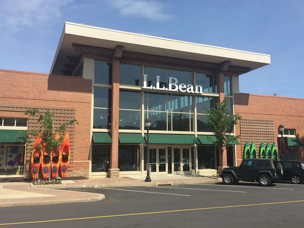 L.L. Bean | 3301 Center Valley Pkwy, Center Valley, PA 18034, USA | Phone: (610) 798-4400