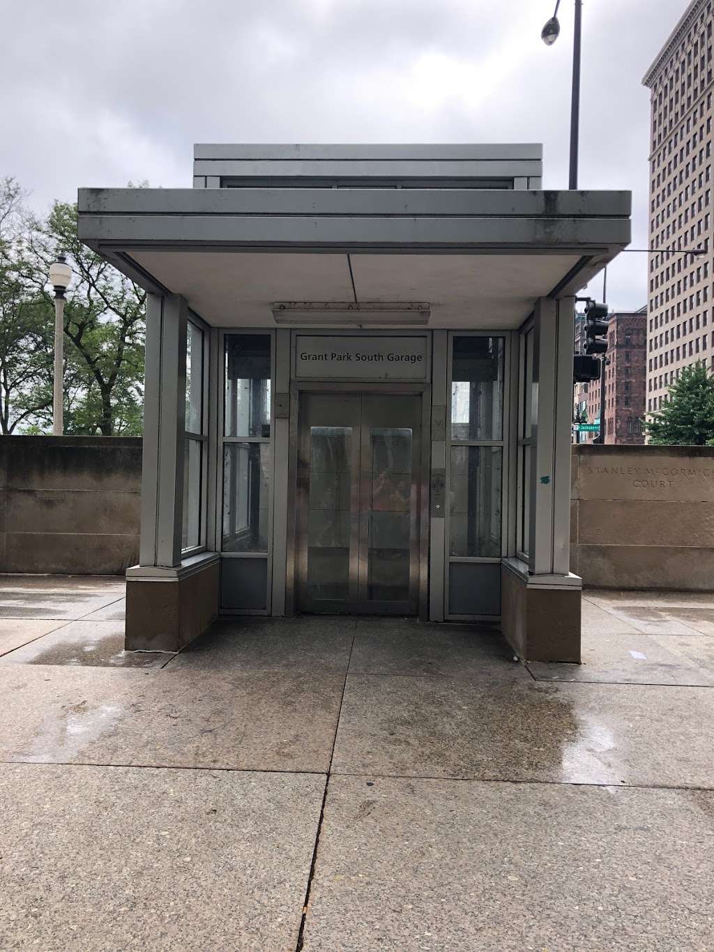 Grant Park South Garage | 325 S Michigan Ave, Chicago, IL 60604, USA | Phone: (312) 922-1156