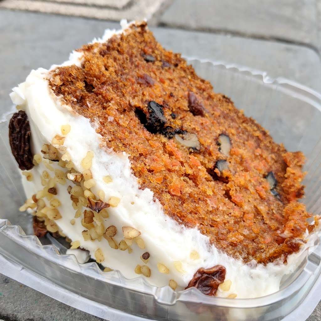 Lloyds Carrot Cake | 6087 Broadway, Bronx, NY 10471, USA | Phone: (718) 548-9020